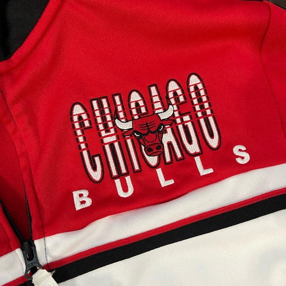 Adidas NBA Chicago Bulls Zip Up Sweatshirt/Jacket Size Men’s Small Retro Vibes! - Picture 6 of 8